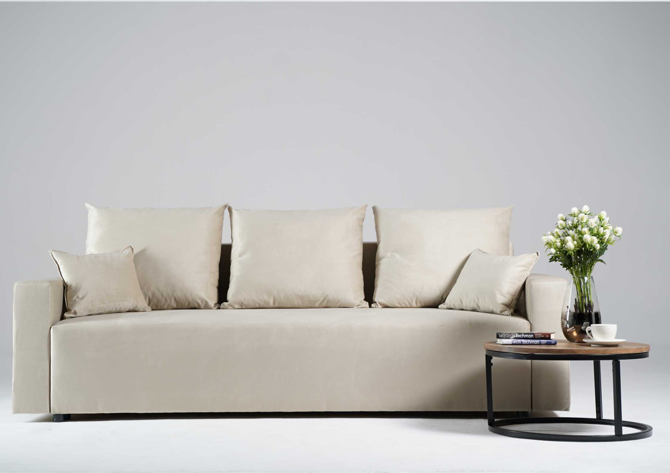 Beżowa klasyczna sofa rozkładana